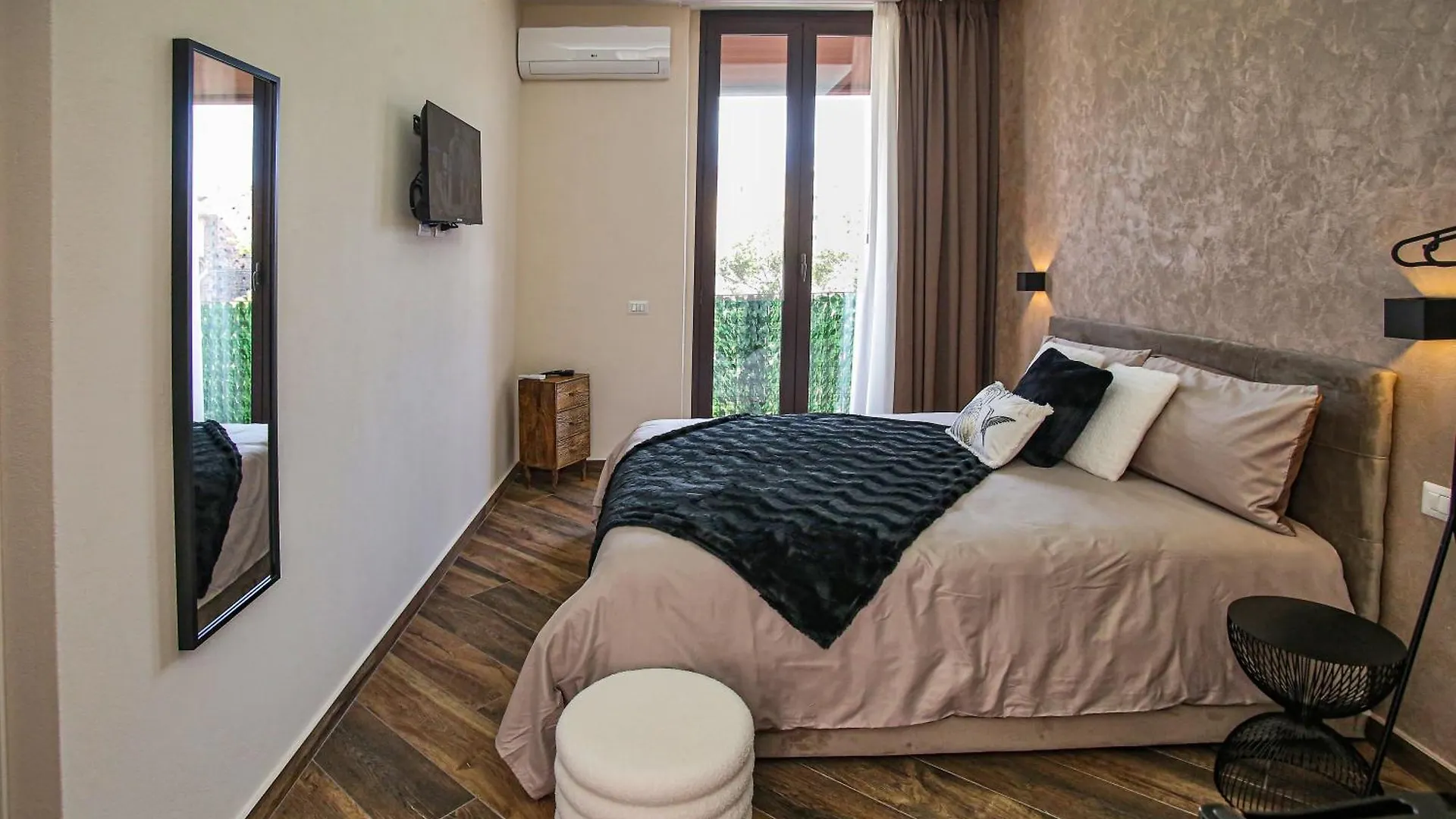 Pensionat Lustru Apartment CTA Italien
