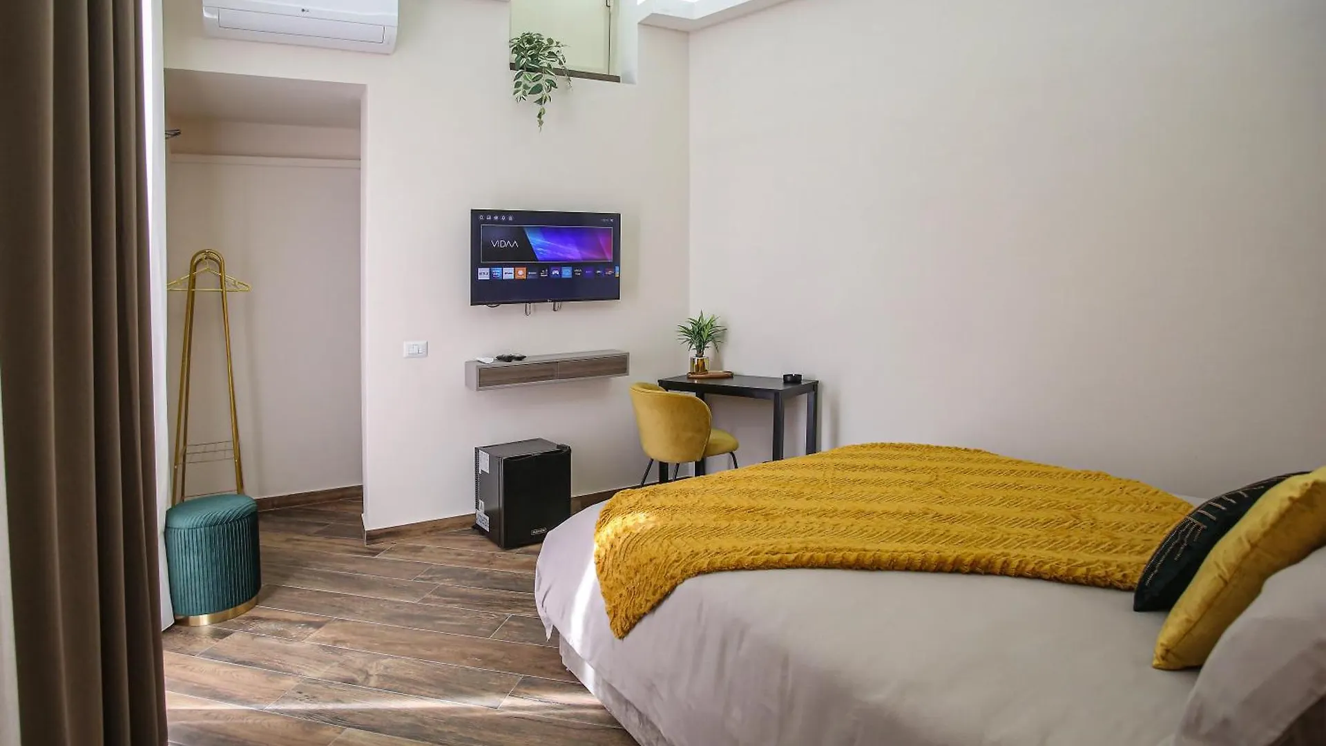 Lustru Apartment CTA Italien