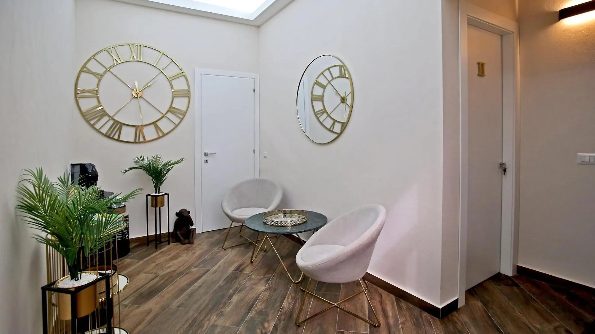 Lustru Apartment CTA Italien